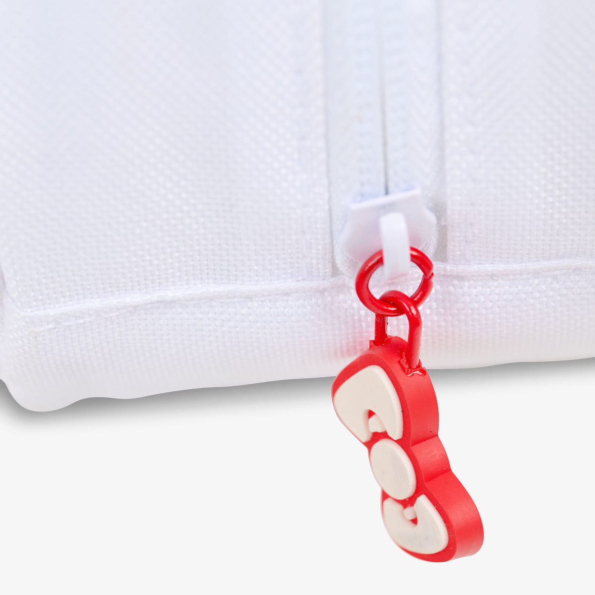 hello-kitty-classic-fanny-pack-r0 00027928-Z_dc7d98b6-a3de-44af-a6a0-8e12d74fa9d0.jpg