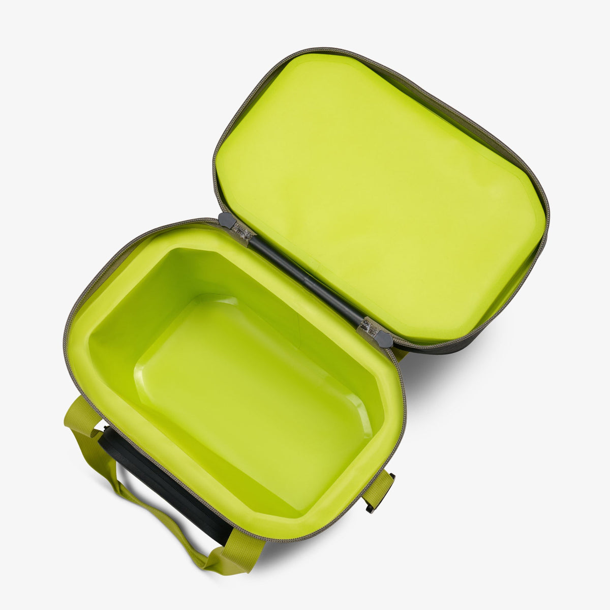 trailmate-18-can-cooler-bag-s9 00066772-O2.jpg