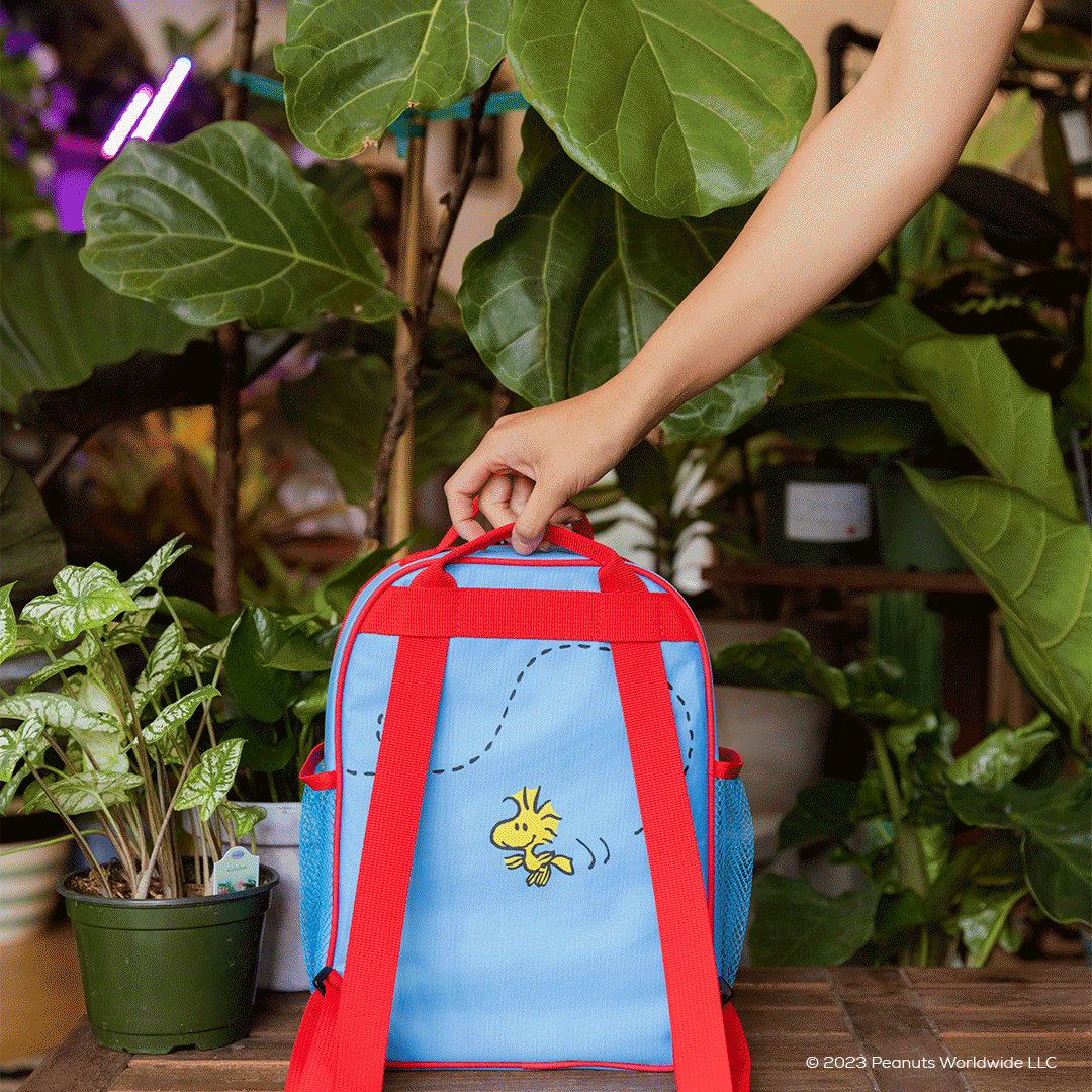 snoopy-mini-convertible-backpack-cooler-h8 Peanuts_Part_2_NATIVE_PDP_Backpack.gif
